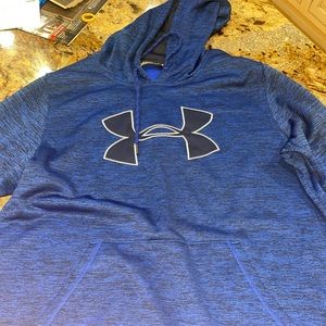 Under Armour hoodie size large !!